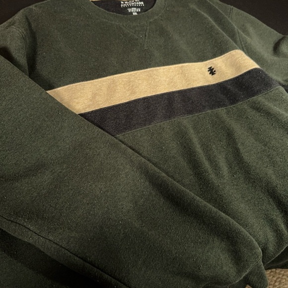 IZOD Advantage Performance Colorblock Crewneck Sweatshirt Green Beige Black XXL - Picture 3 of 6
